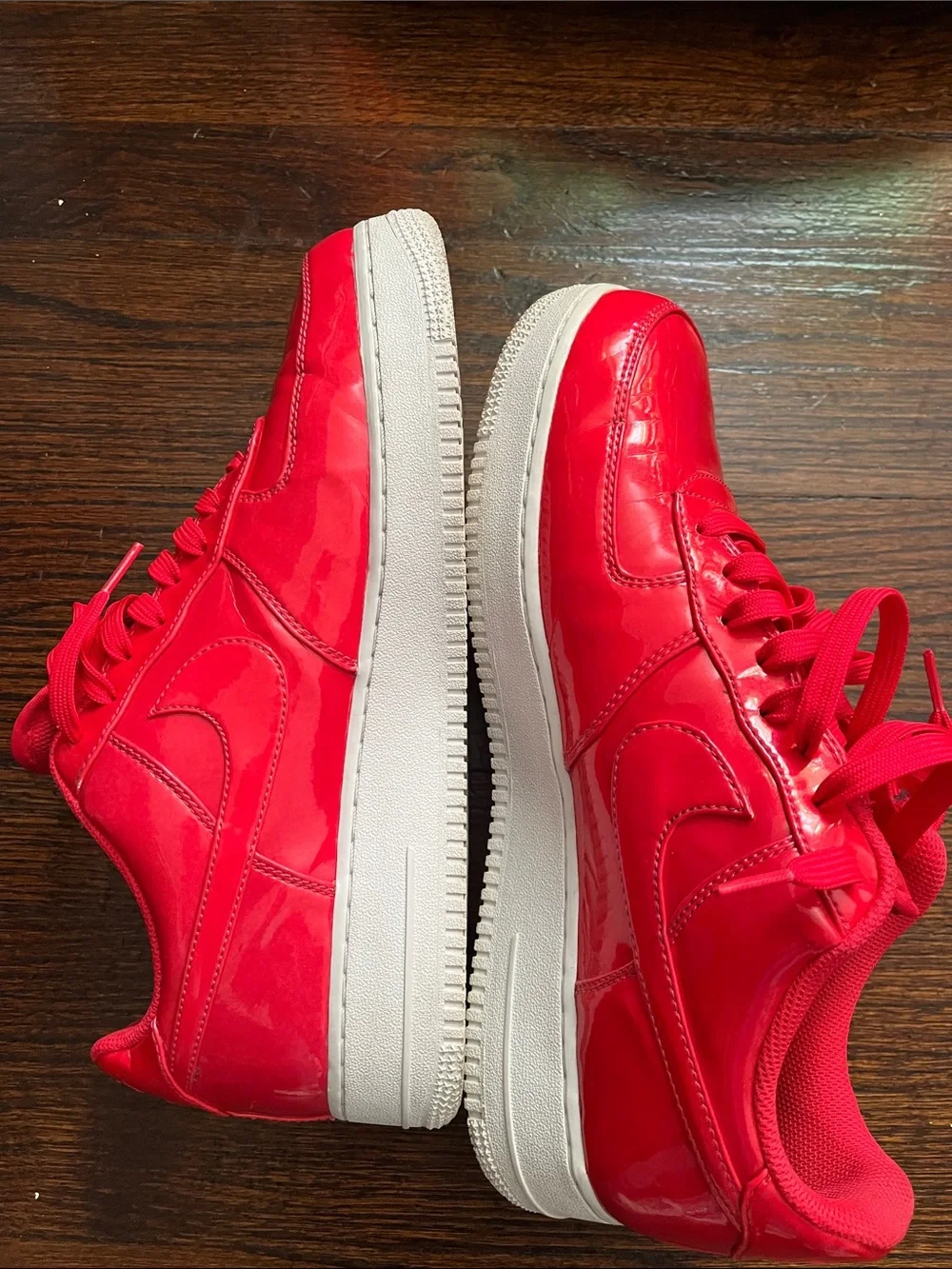 Nike Men’s Red Low-Top Sneakers ..